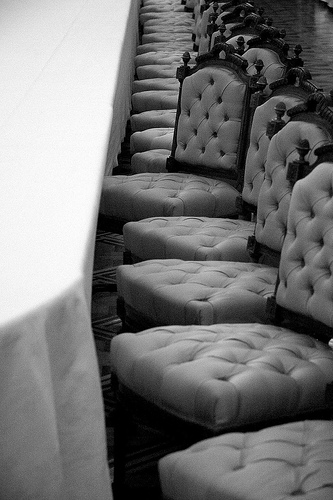 Royal Chairs, par uBookworm sur Flickr